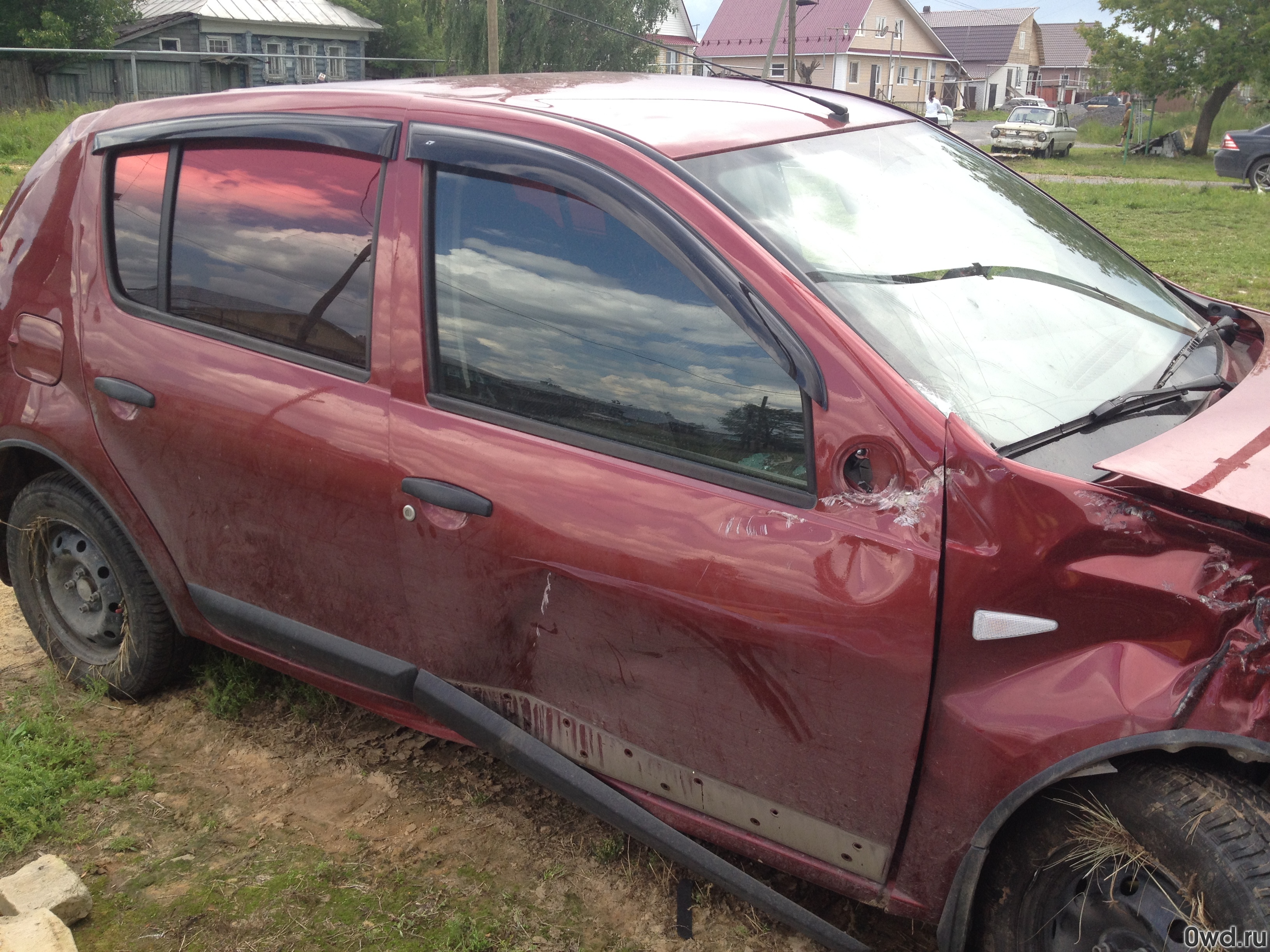 Битый автомобиль Renault Sandero (2011) в Выксе